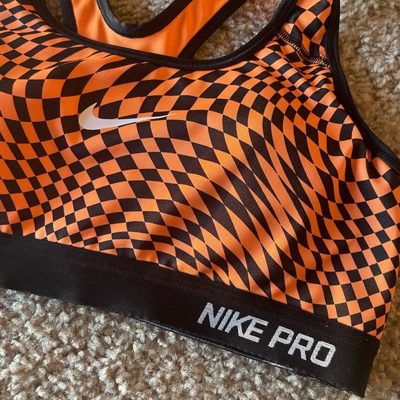 Medium Nike Pro sports bra - Picture 6 of 6